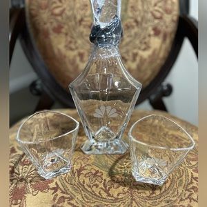 New Glass decanter and 2 glasses